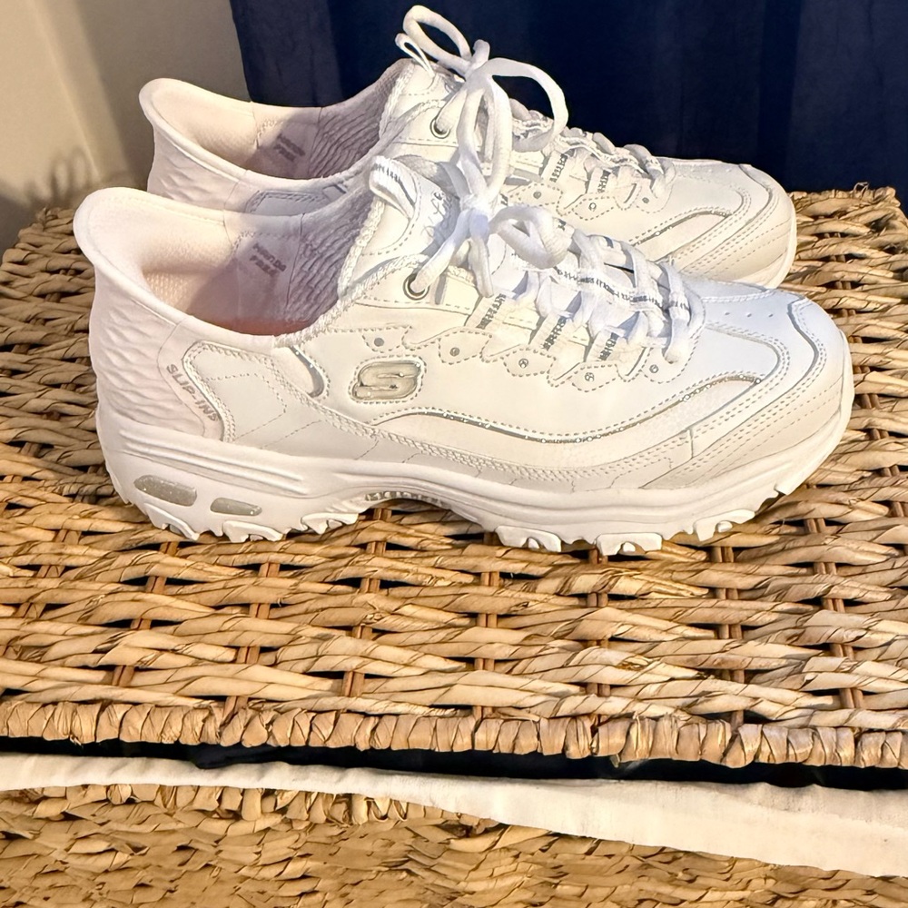 Skechers Women's Step-Ins D’Light White Sneakers